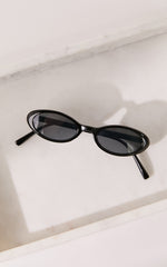 Ezra Thin Oval Sunglasses in Black